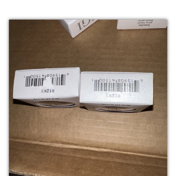 TIGI Cosmetics Glow Blush- Haute new in box - Picture 8 of 16